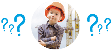 petit garçon les bras croisés