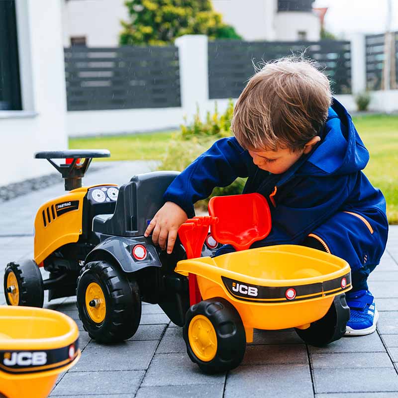Baby JCB ride-on tractor with trailer, rake & shovel - Image 8